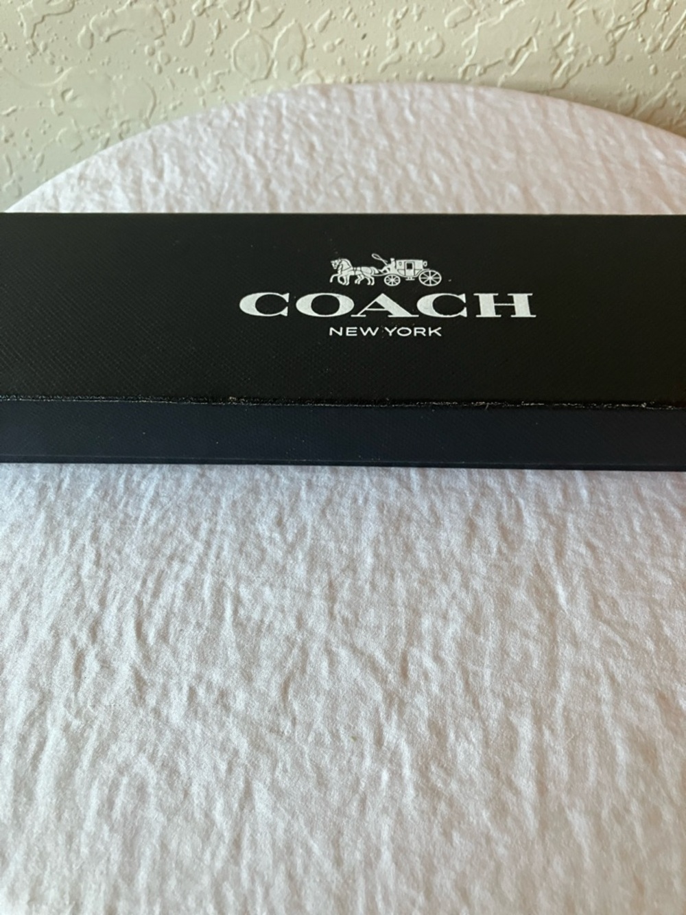 Coach: 2016 Red Leather Tea Rose Appliqué Apple Watch Band- 38mm-40mm- IOB - Picture 12 of 15